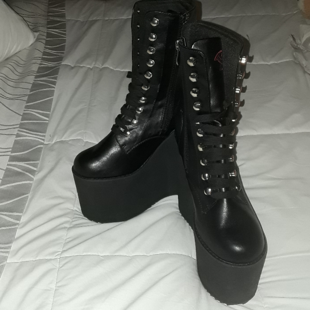 STRANGE CVLT/ YRU  NOCTURNAL BATBOOT SIZE 8